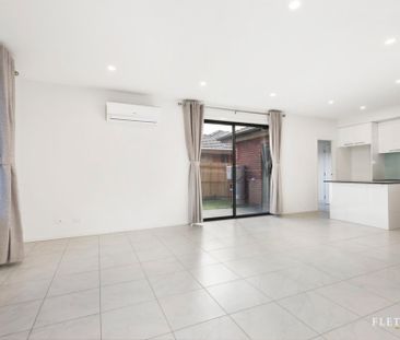 Perfect Townhouse - Stones Throw to Burwood One Shopping Centre - Photo 4