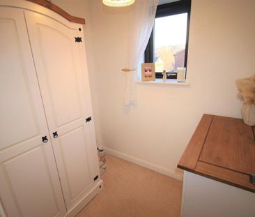 2 bedroom end of terrace house to rent - Photo 4