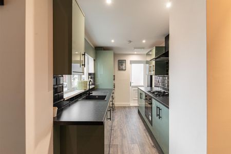 Simonside Terrace, Heaton, Newcastle Upon Tyne - Photo 2