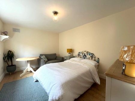 Larkspur, Newcastle, Co. Dublin - Photo 5