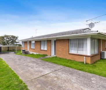 Superb Living - Unbeatable Location - Photo 5