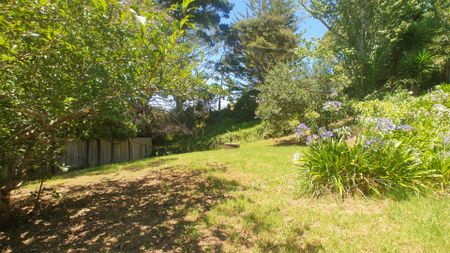TE ATATU PENINSULA - Harbour view 3 bedroom - Photo 2
