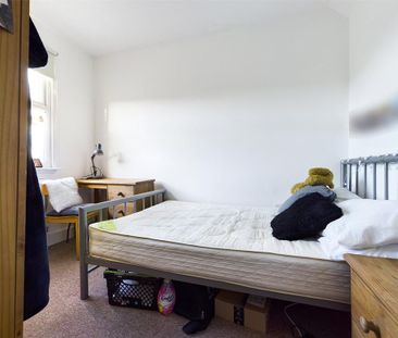 4 bedroom terraced house to rent - Photo 4