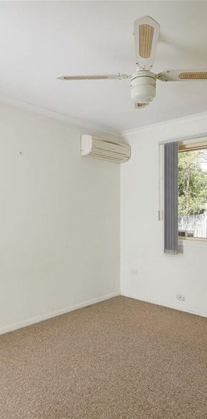 This comfortable 2-bedroom townhouse is in a perfect location - Photo 1