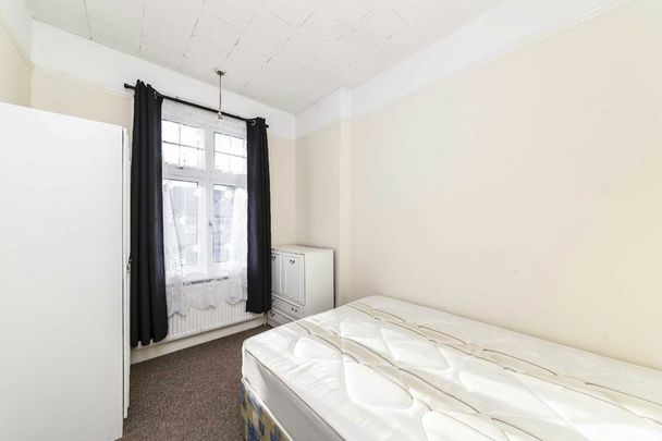 Cricklade Avenue, SW2, London - Photo 1