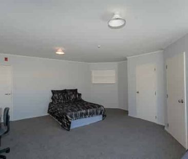 Studio Unit living - Photo 3