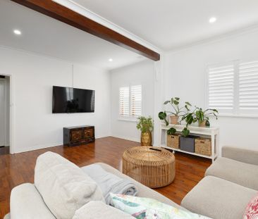 LUXURY LIVING AMONGST THE TREES - BEAUTIFULLY RENOVATED 3x2 HOME - Photo 3
