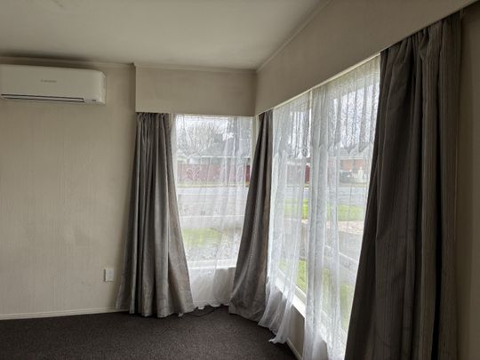 Tidy unit in block of three - Photo 1