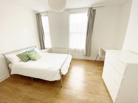 3 bedroom house share to rent - Photo 2