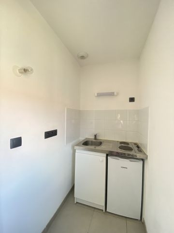 Location Appartement 1 pièce 18m² TROYES 10000 - Photo 3