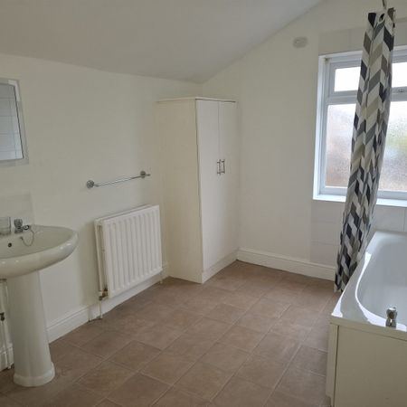 2 Bedroom Family Let - Photo 4