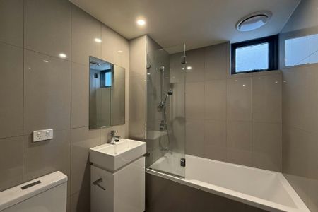 MODERN TWO BEDROOM APARTMENT - Photo 2