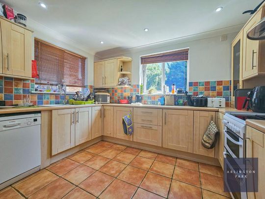 1 bedroom in a house share to rent - Photo 1