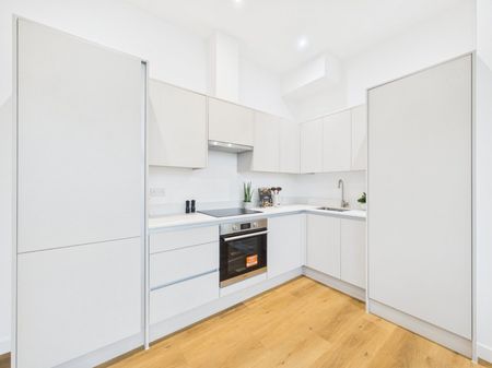 Lakeside East, The Causeway, Staines-Upon-Thames,TW18 - Photo 4