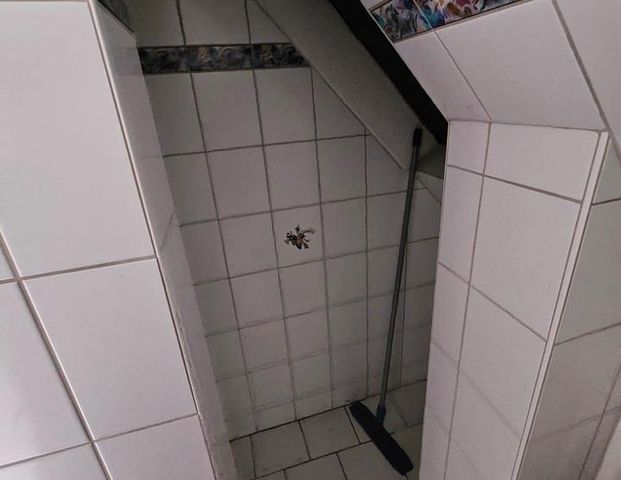 Kleine DG Wohnung in bester Lage von Frohnhausen zu vermieten - Photo 1