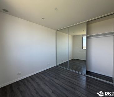 CONVENIENT LIVING IN THE HEART OF SUNSHINE - Photo 4