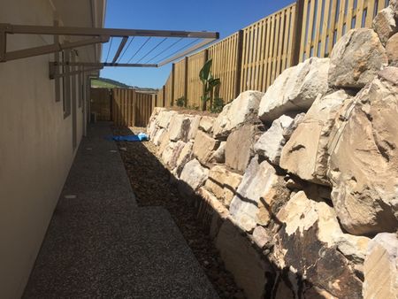 Beautiful Four Bedroom Home in Maudsland - Photo 4