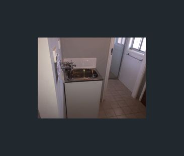 Neat & Tidy 2 bedroom In Convenient Location - Photo 4