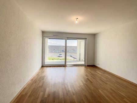 Bel appartement de 3.5 pièces au rez bénéficiant d'une belle terrasse. - Photo 2