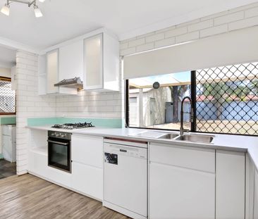 UPDATED FAMILY HOME IN QUIET CUL-DE-SAC - Photo 3