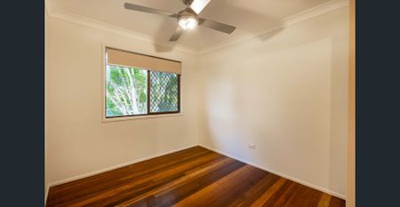 Spacious 5 bedroom Home - Photo 5