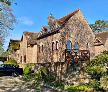 3 Bedroom - Palace Mews, Winchester Road - Photo 1