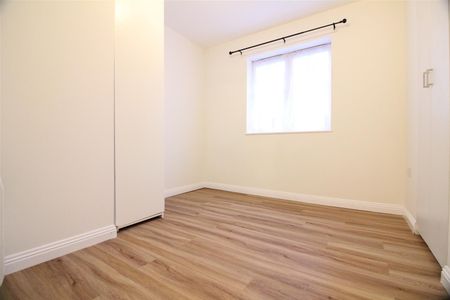 Warwick Road, West Drayton - Photo 2