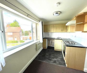 SPECTACULAR TWO BEDROOM FLAT IN THE STRIKING CITY OF WAKEFIELD!!! - Photo 4