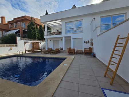 Piso de alquiler en Avenida Casanova, 1-32, Marisol Park - Ortembach - Los Almendros - Photo 4