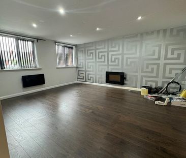 2 Bed Flat, Royal Court, NG5 - Photo 1