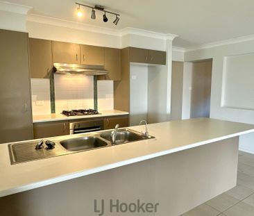 SPACIOUS FAMILY HOME!!! - Photo 2