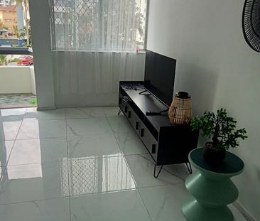 Beautiful Spacious Home Between Broadbeach and Surfers - Photo 2