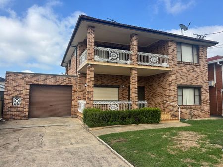 5 BEDROOM FAMILY HOME WITH ADDITIONAL SLEEP OUT - Photo 3