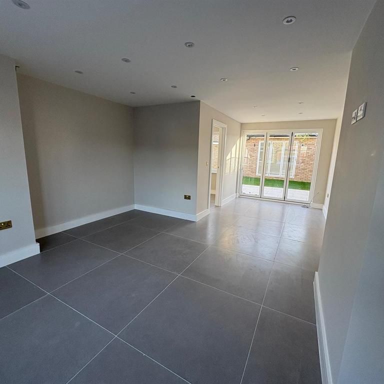 4 bedroom house to rent - Photo 1