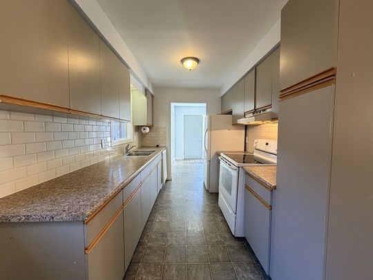 East Barrie: 3+1 Detached Home, Buchanan St. - Photo 1