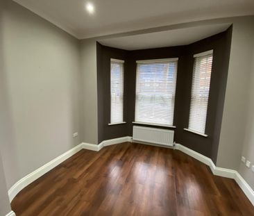 4 bedroom semi-detached house to rent - Photo 2