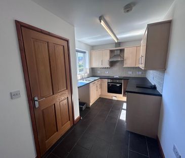 2 bedroom semi-detached house to rent - Photo 6