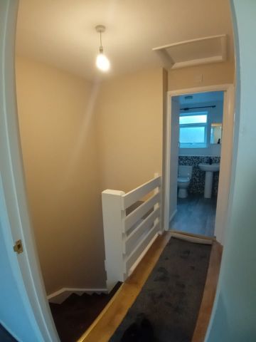 2 Bed Terraced House, Partridge Square, E6 - Photo 4