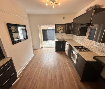 3 bedroom end of terrace house to rent - Photo 5