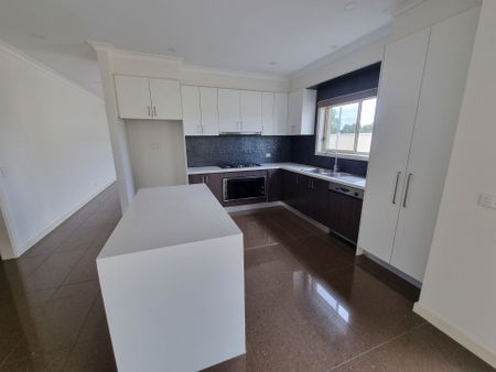 Low Maintenance Unit - Photo 2