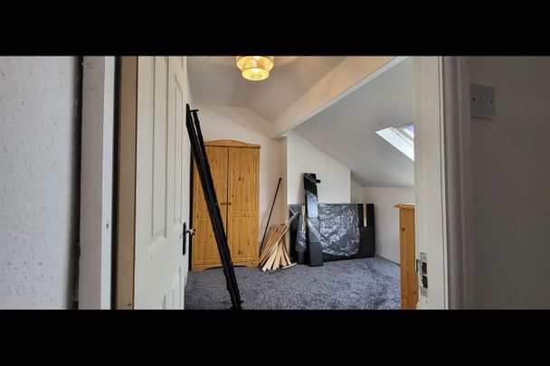 4 Bed End Terrace, Claremont Place, LS12 - Photo 1