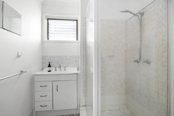 Bright & Convenient Inner-City Living – Partly Furnished & North-Facing - Photo 1