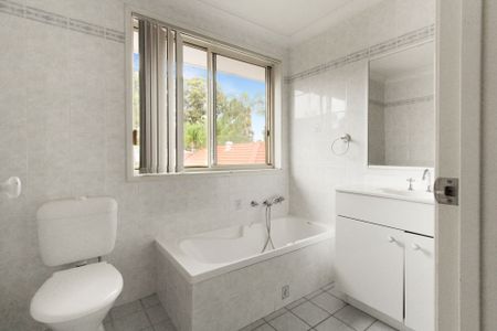 4 Bedroom Duplex in Pime Location - Photo 4