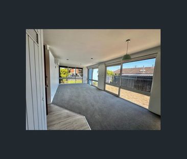 SURE TO IMPRESS - Photo 1