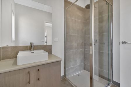 Stylish and Modern Home - Photo 4