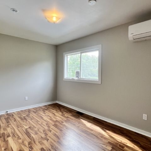 82A Thornhill – 3 BR 1.5 BATH SPRYFIELD DUPLEX AVAILABLE OCTOBER 1ST - Photo 1
