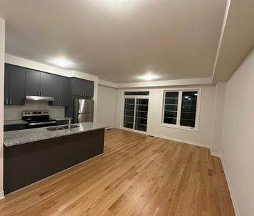 For Lease - 91 Air Dancer Crescent, Oshawa, Ontario - Photo 4