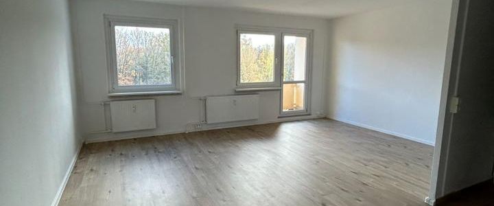 LICHTDURCHFLUTENDE 3 ZIMMER-WOHNUNG mit EBK, Balkon & offene Küche - Photo 1
