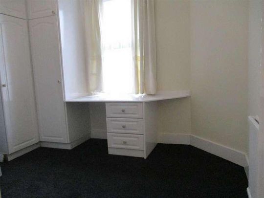 Montague Road, Hounslow, TW3 - Photo 1