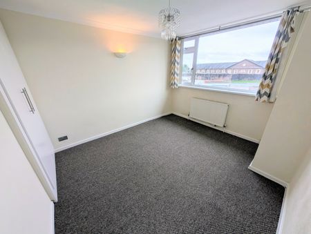 A 2 Bedroom Apartment - Photo 3